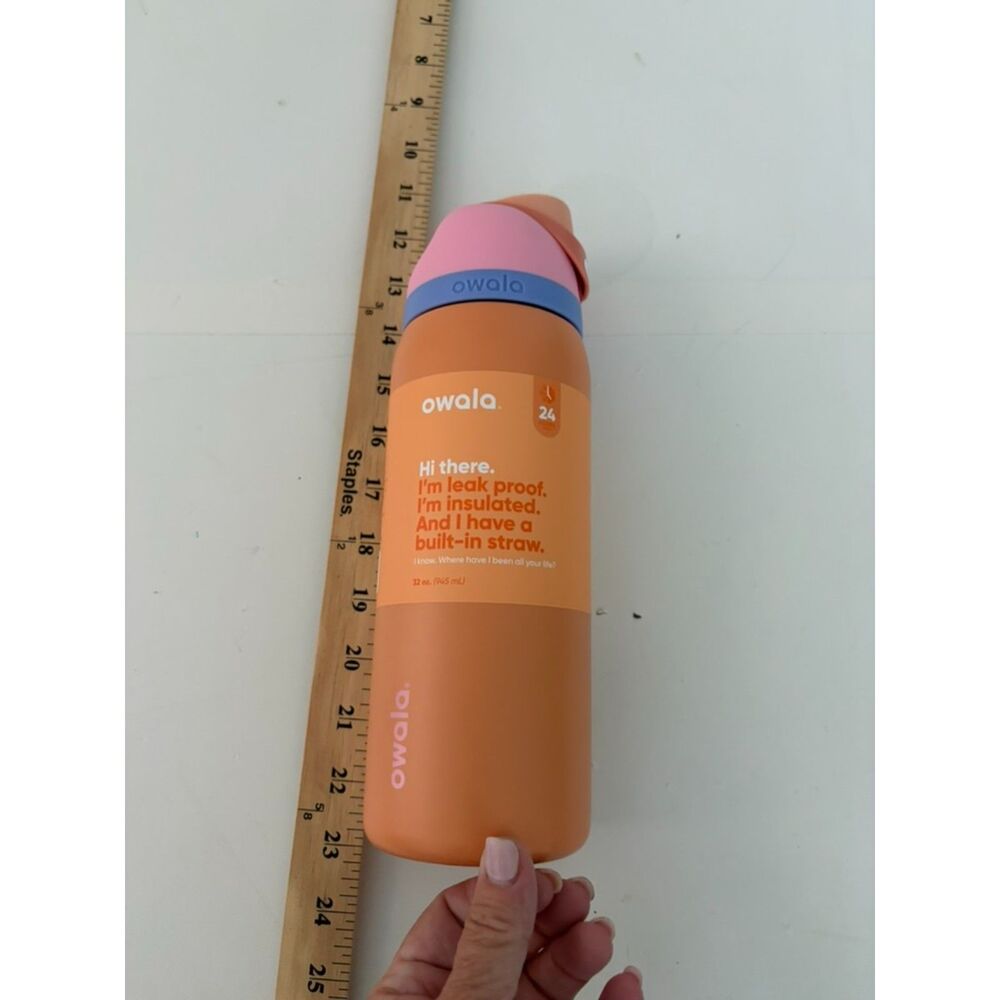 Owalo 32 oz insulated tumbler with built in straw